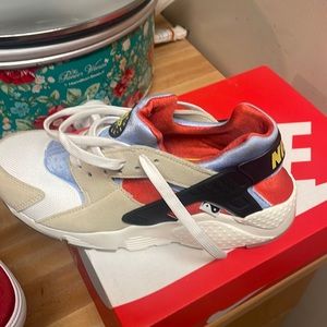 6.5Y boys Huraches!! 6M Tommy Hilfiger!!